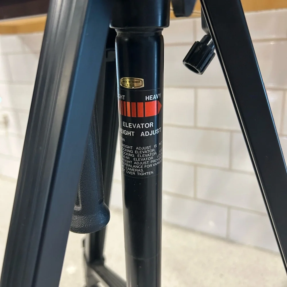 Vanguard VGT-503 Black Tripod Only, As is